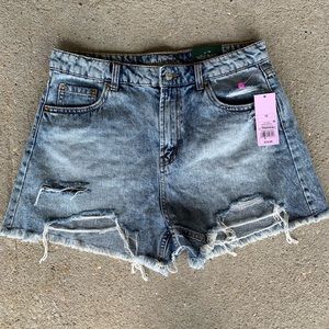 🆕HIGH RISE DISTRESSED SHORTS FROM WILD FABLE